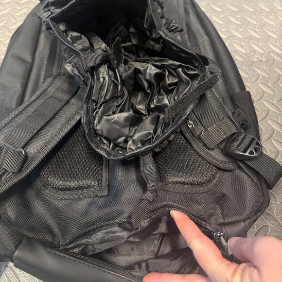 Triumph Motorcycle Back Pack with Rain Cover - Picture 4 of 8